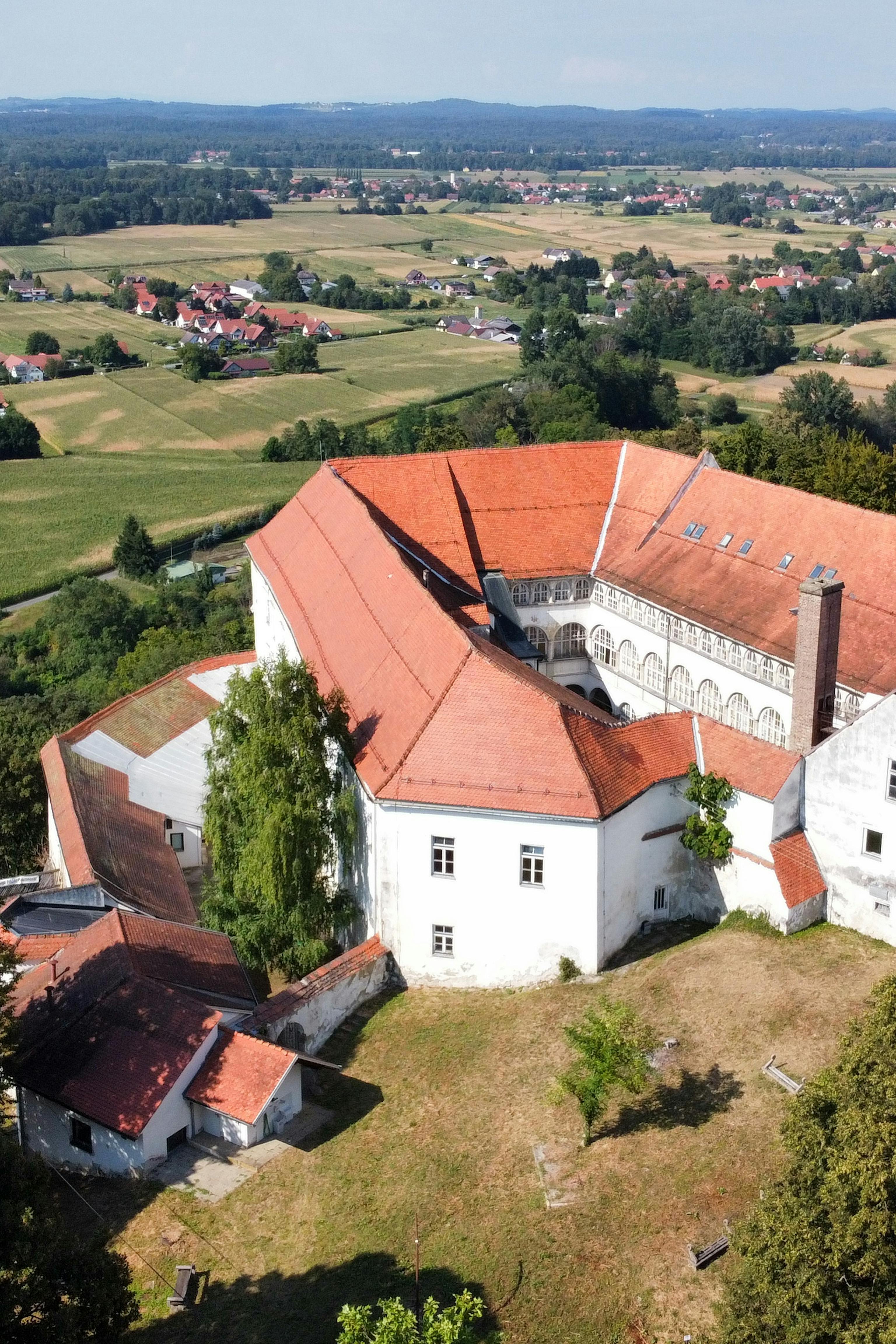 Cmurek Castle - Museum of Madness